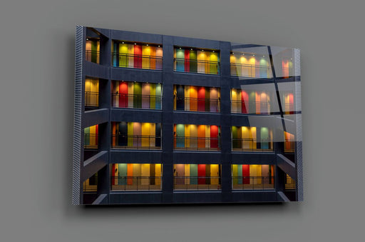 Tableau en verre - Immeuble aux portes multicolores - Deco Story - L’histoire de la décoration s'écrit ici