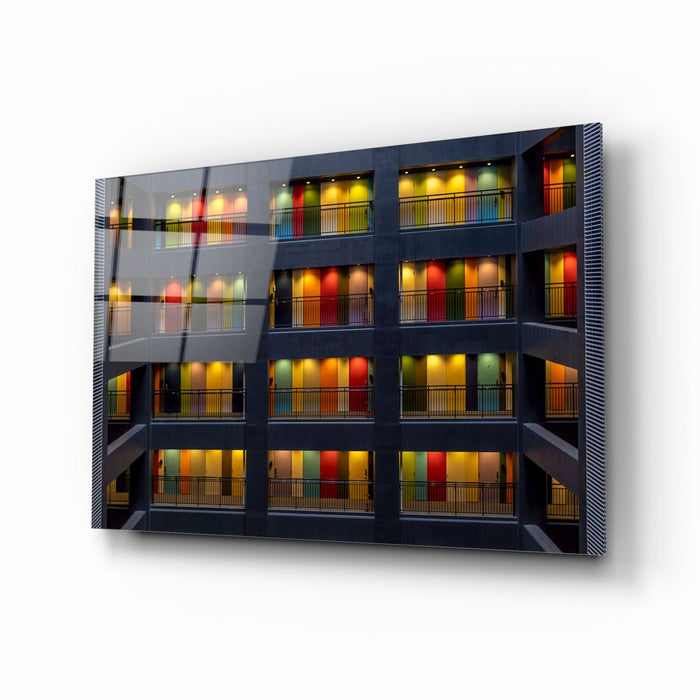 Tableau en verre - Immeuble aux portes multicolores - Deco Story - L’histoire de la décoration s'écrit ici